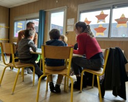 Groupe de discussion mené par des chercheurs auprès d'enfants participant à l'étude pilote de la Consultation nationale 2025 de l'Unicef-France auprès des 3-5 ans