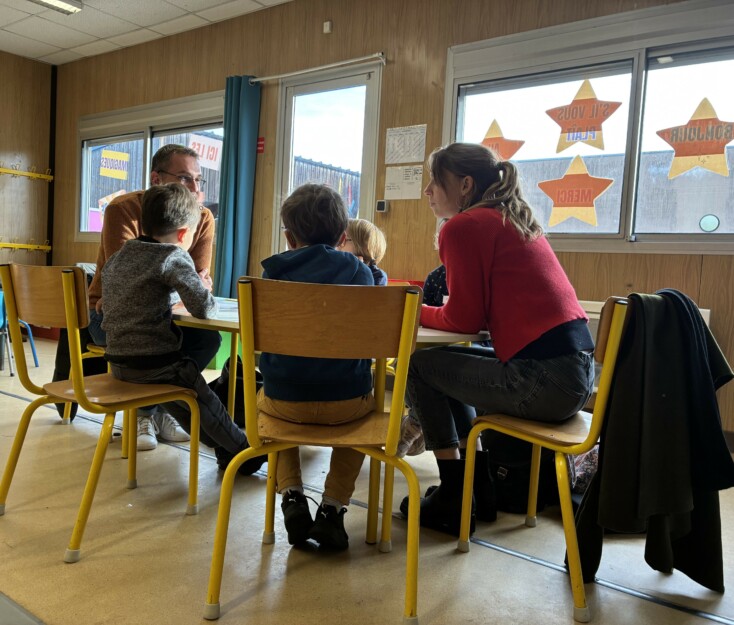 Groupe de discussion mené par des chercheurs auprès d'enfants participant à l'étude pilote de la Consultation nationale 2025 de l'Unicef-France auprès des 3-5 ans