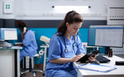 Infirmière au travail, à l'hôpital.