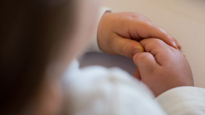 Le deuil chez l’enfant et l’adolescent : réflexions théoriques et cliniques. Le deuil chez l’enfant et l’adolescent : réflexions théoriques et cliniques.