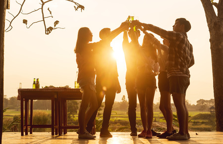 Alcool, tabac, cannabis : les usage des ados français restent au-dessus des moyennes européennes Alcool, tabac, cannabis : les usage des ados français restent au-dessus des moyennes européennes
