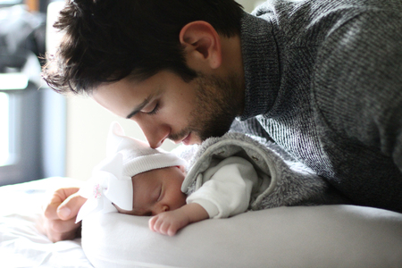 Le congé paternité en cas d'hospitalisation de l'enfant élargi aux fonctionnaires Le congé paternité en cas d'hospitalisation de l'enfant élargi aux fonctionnaires